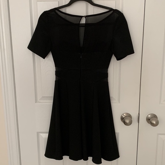 Elizabeth and James Selena Black Mesh Dress - Picture 6 of 8
